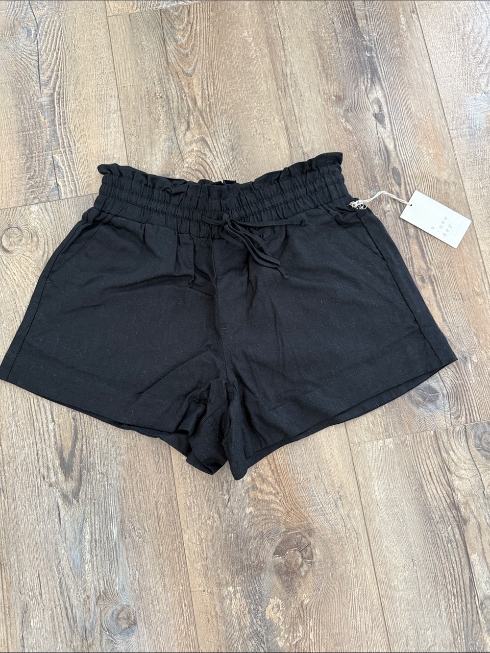 Women’s High Waist Black Drawstring Linen-Blend Shorts